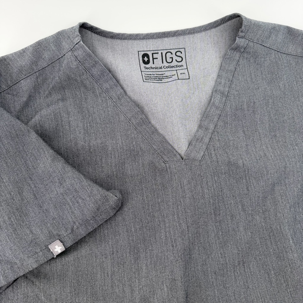 FIGS Casma Three-Pocket Scrub Top Graphite Gray PO 1518* Women's Plus XXL